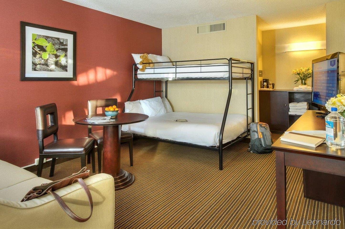 Ramada By Wyndham Salt Lake City North Temple Exterior photo
