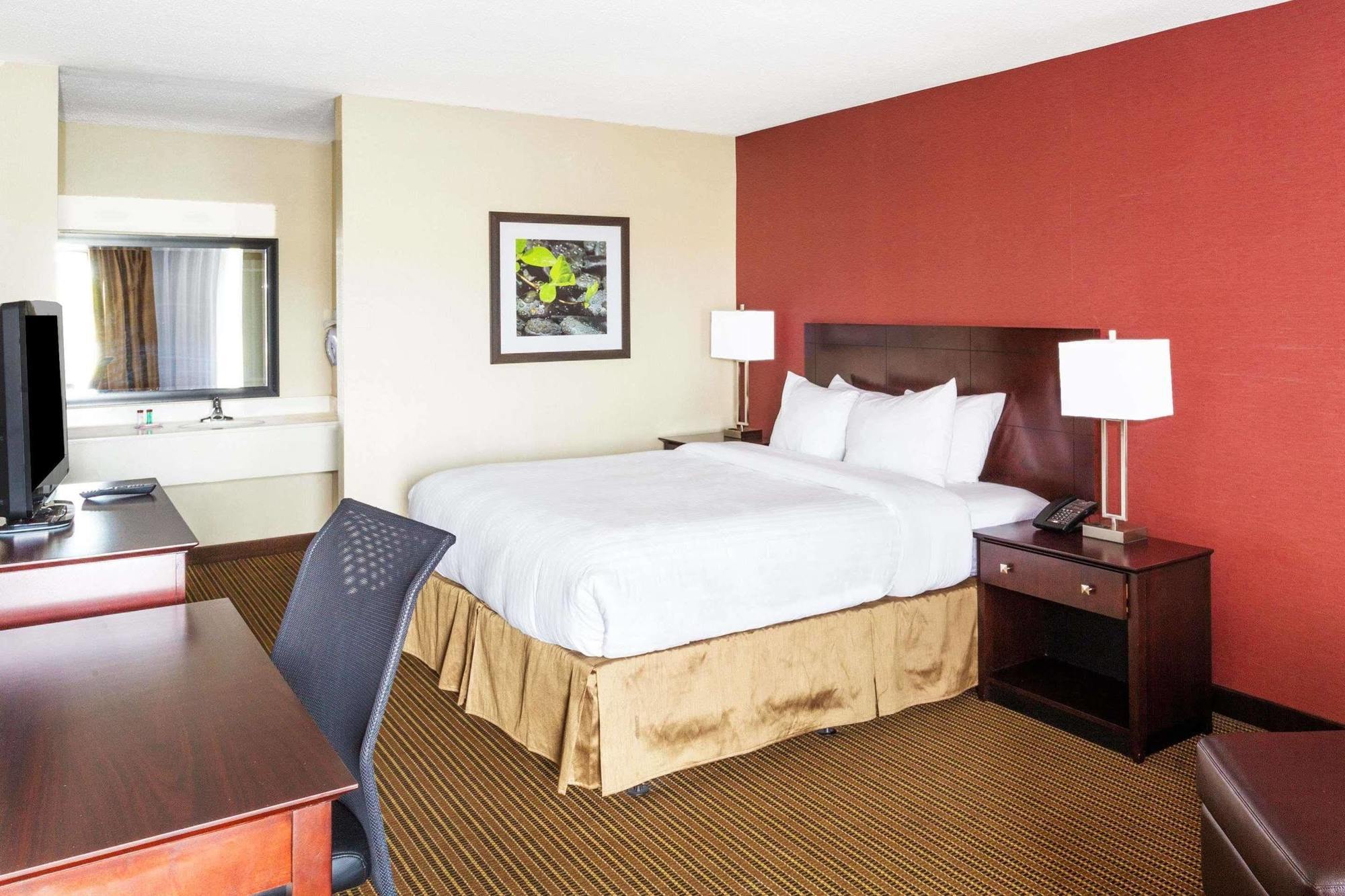Ramada By Wyndham Salt Lake City North Temple Exterior photo